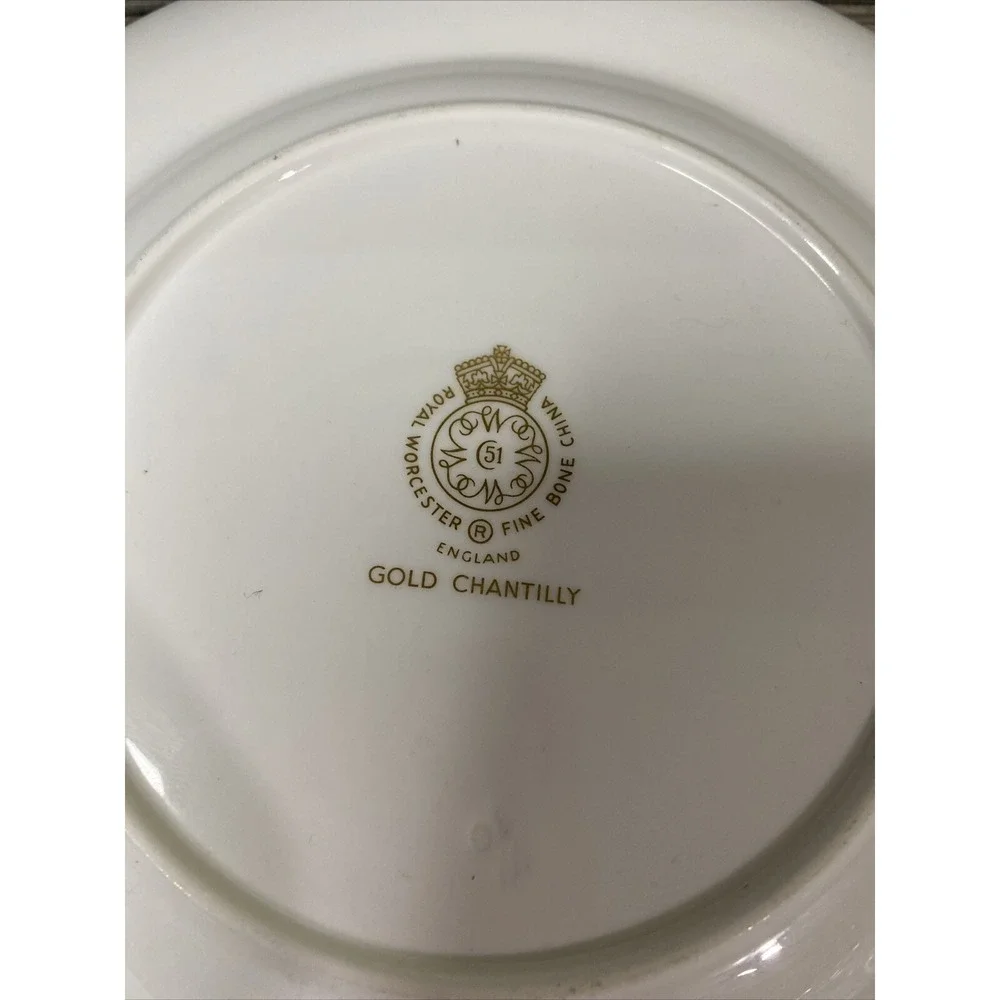Royal Worcester Gold Chantilly Fine‎ Bone China 8 inch Salad Plate England White